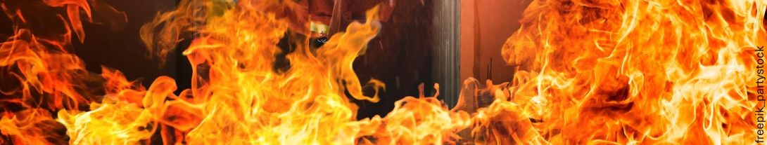 Feuer vor Wohnungstür